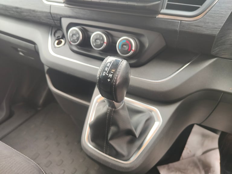 2023 Renault Trafic LL30 ENERGY dCi 170 Sport Nav 9 Seater EDC Minibus DIESEL Automatic