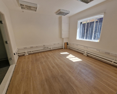 Central North Laine ground floor office in former Victorian warehouse