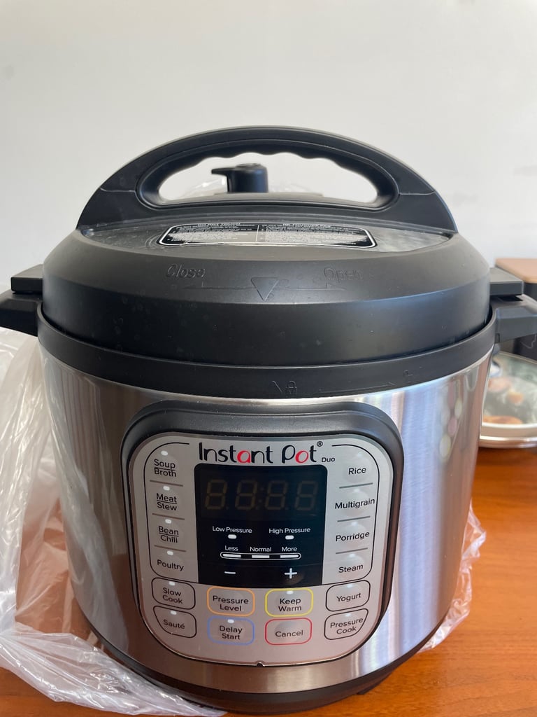 Instant Pot Duo 7-in-1 Electric Multi-Cooker 5.7L 