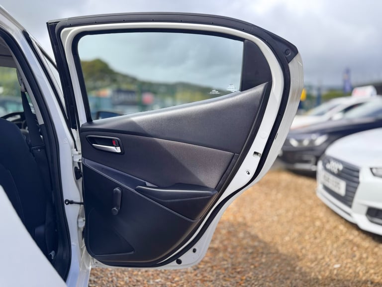 2015 Mazda Mazda2 1.5 75 SE 5dr HATCHBACK Petrol Manual