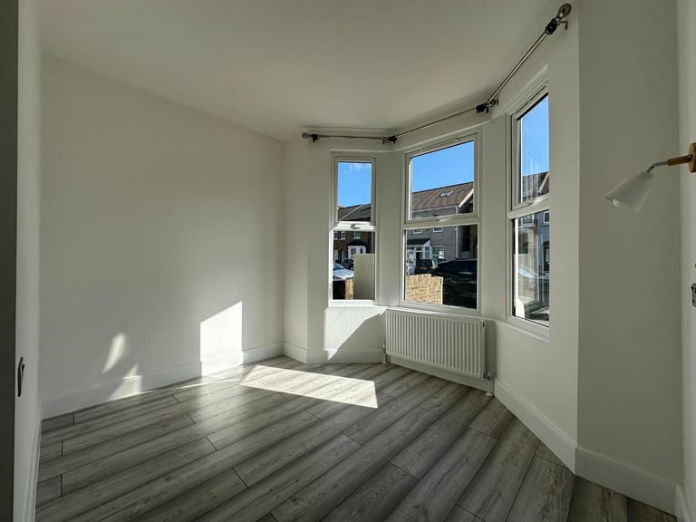 SPACIOUS 5 BEDROOM TERRACED HOUSE - WEST DRAYTON