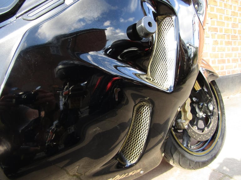 SUZUKI GSX1300 HAYABUSA * VERY LOW MILES 11000 *2 FORMER KEEPERS* WOW *
