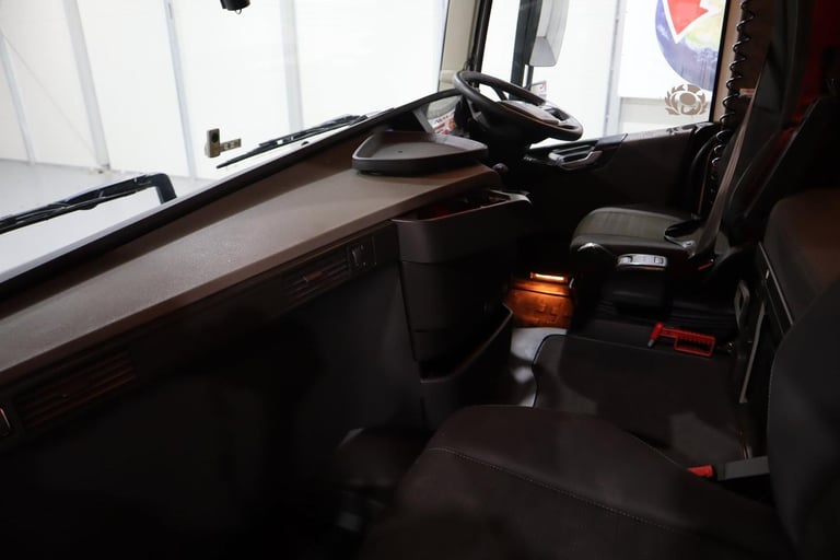 2016 (16 PLATE) Volvo FH460 6x2 Euro 6 Tractor Units