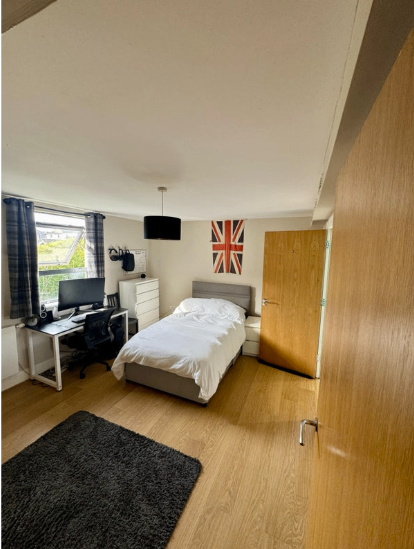 image for Great Double Bedroom + en-suite bathroom & parking near Gloucester Rd / St.Werburghs