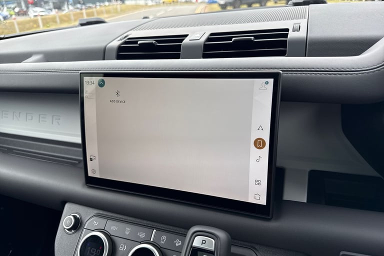 2025 Land Rover Defender 110 3.0 D250 MHEV X-Dynamic SE Auto 4WD Euro 6 (s/s) 5dr SUV Automatic