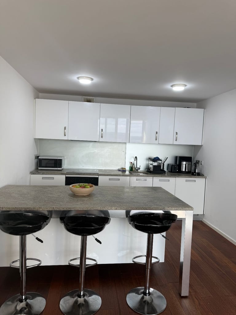 Modern Double Room in the Heart of Birmingham City Centre – All Bills Included!