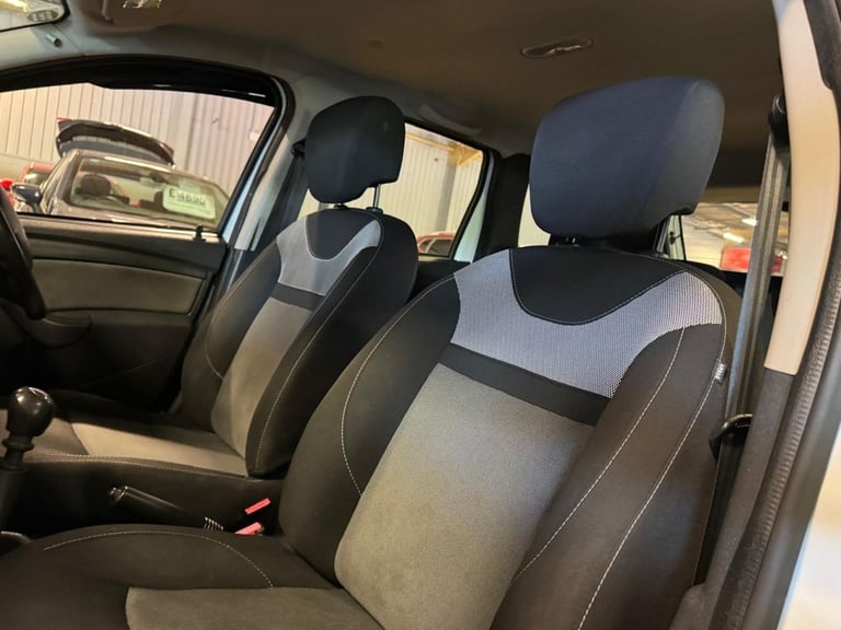 2018 Dacia Duster 1.5 dCi Laureate SUV 5dr Diesel Manual 4WD Euro 6 (s/s) (110 ps) HATCHBACK Dies...