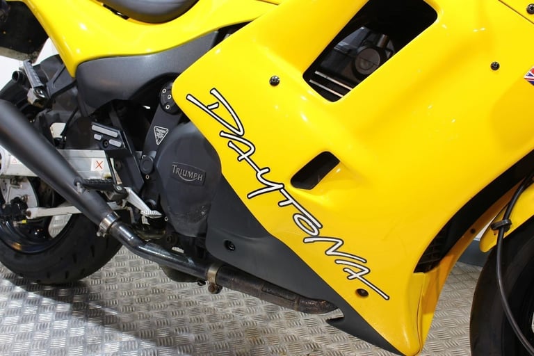 Triumph Daytona 900