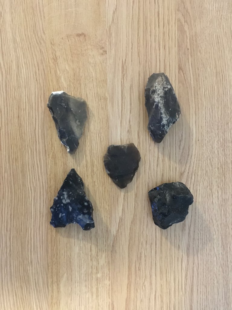 Neolithic knapped flint arrowheads and other items
