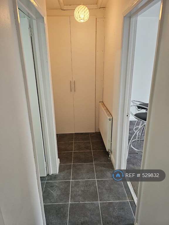 Studio flat in Lee High Road, London, SE13 (#529832)