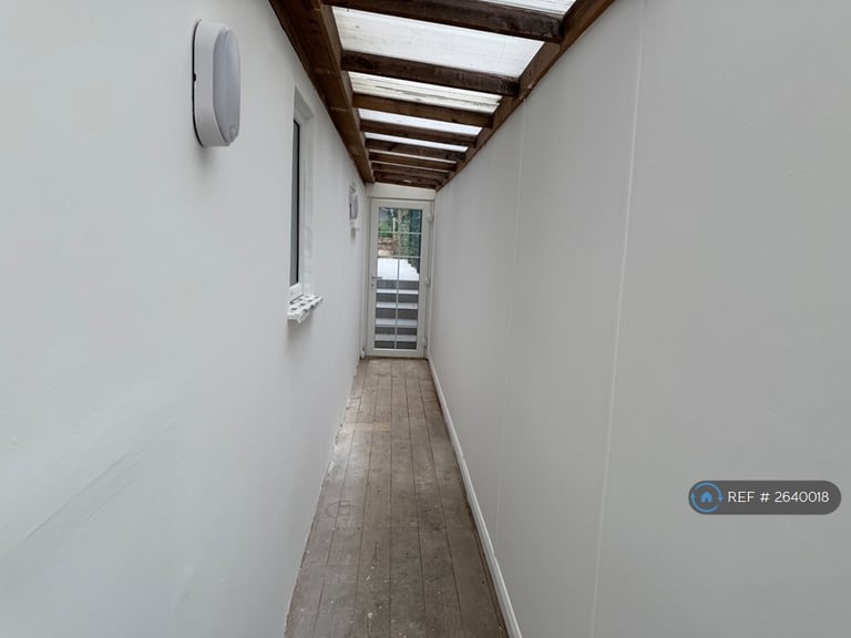 5 bedroom house in Halliwick Road, London, N10 (5 bed) (#2640018)