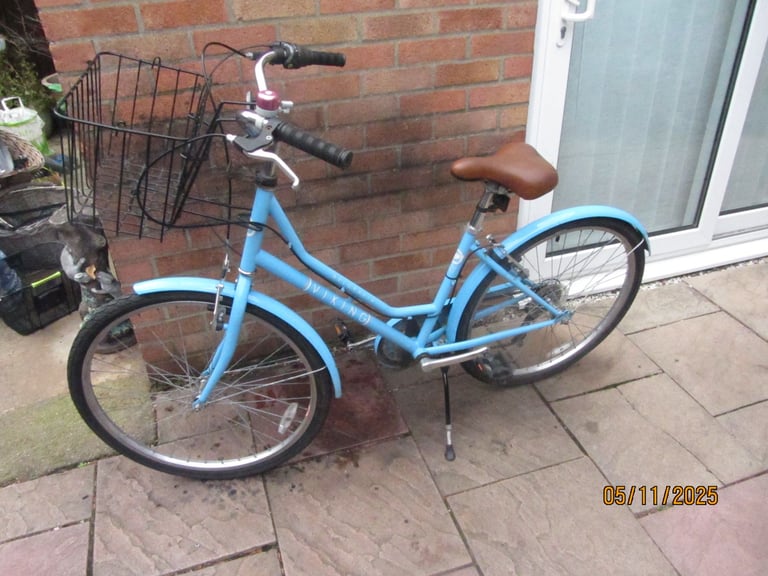 ladies 6 speed viking belgravia with basket bike in very good condition just had service.