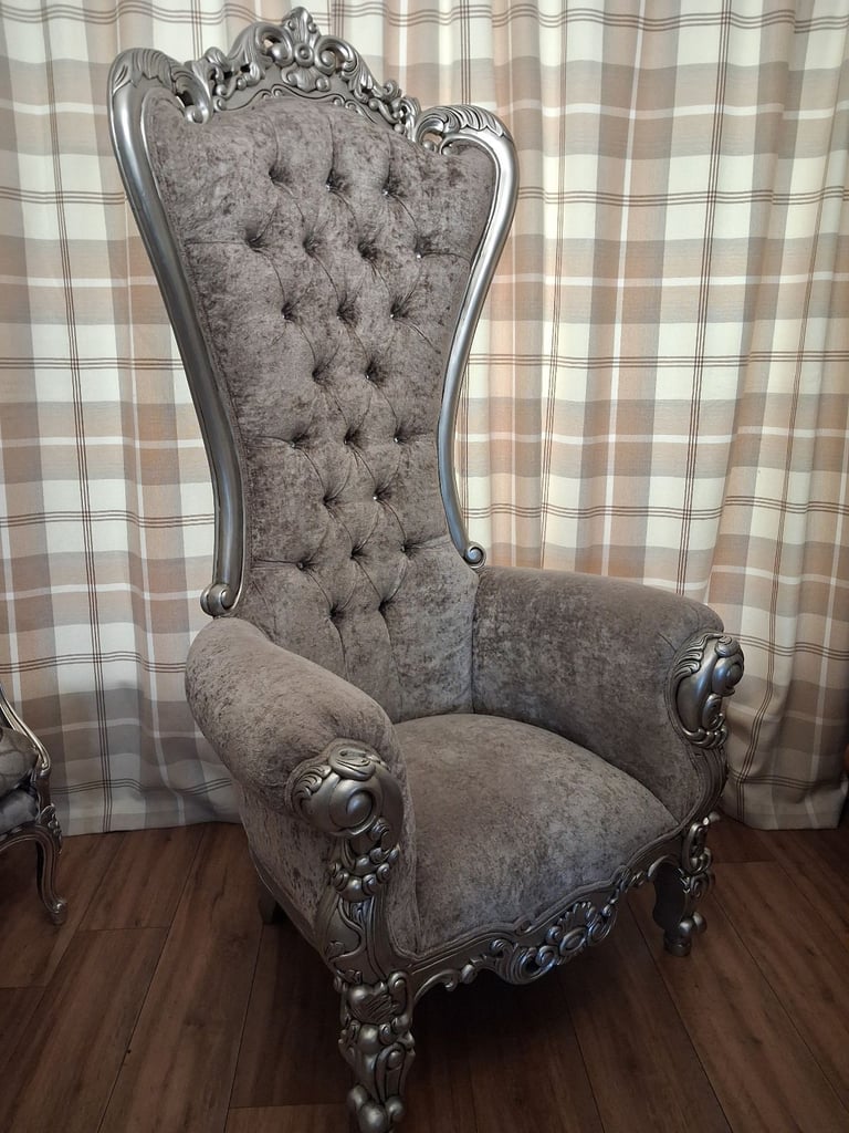 Large throne style chair 