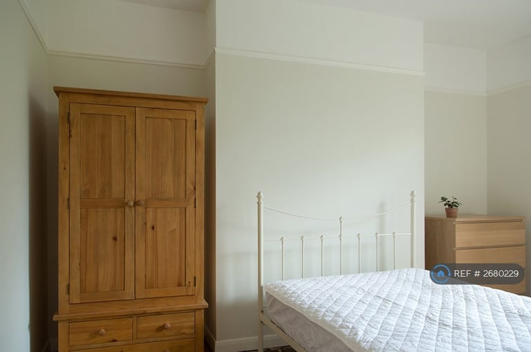 1 bedroom flat in Anerley Park, London, SE20 (1 bed) (#2680229)