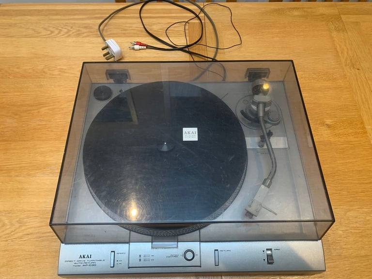 AKAI AP-D30 Direct Drive Turntable Record Player