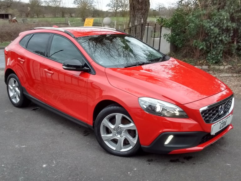 image for 2015 Volvo V40 Cross Country D2 [120] FSH Cross Country Lux 5dr HATCHBACK Diesel Manual