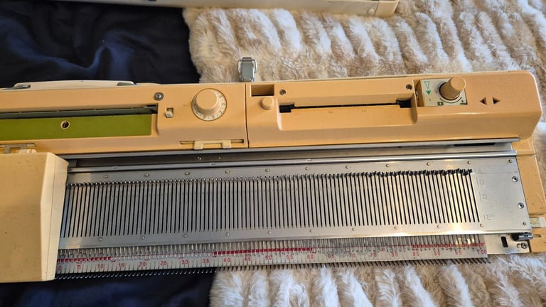Brother KH 881 knitting machine