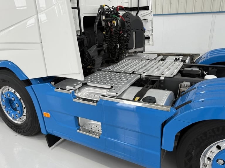 VolvoFH540,XL,SIDE SKIRTS ,AIR HORNS , FRONT AIR SUSP,TWIN FUEL TANKS 