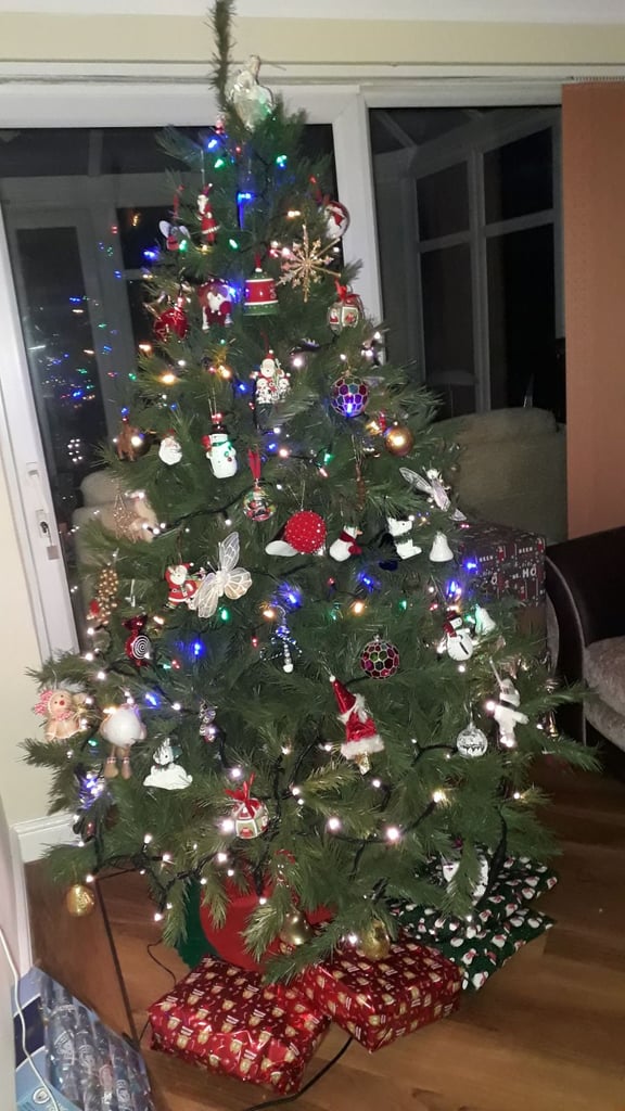 6' artificial Christmas tree