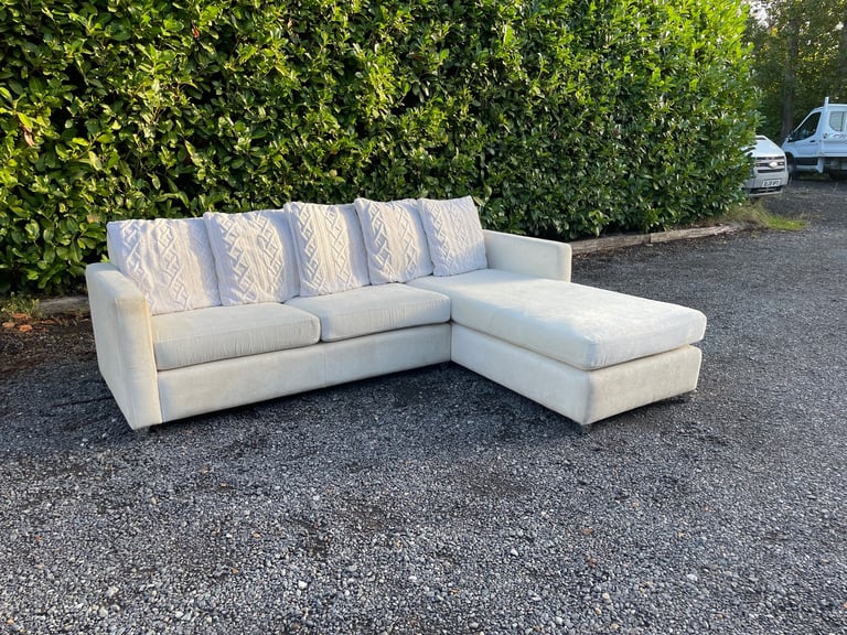 image for FREE DELIVERY 🥰🚚🥰 LIGHT BEIGE FABRIC CORNER SOFA 🛋️ GOOD CONDITION 