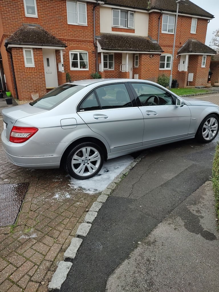 Mercedes-Benz C Class 1.8 C200 CGI Blue Efficiency Avantgarde Saloon 4dr Petrol
