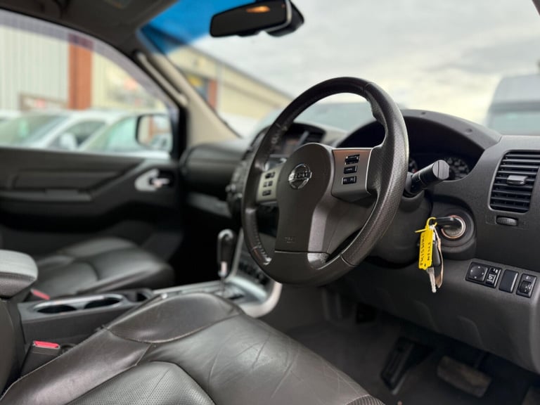 2015 Nissan Navara Double Cab Pick Up Tekna 2.5dCi 190 4WD Auto PICK UP DIESEL Automatic