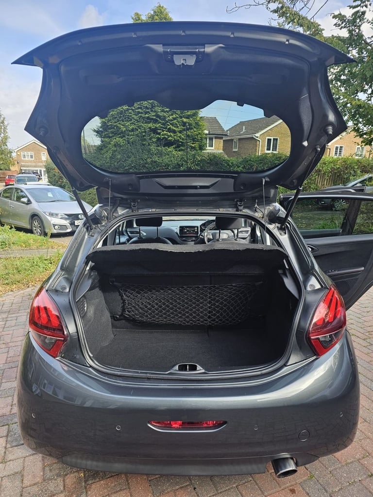 Peugeot, 208, Hatchback, 2015, Manual, 1199 (cc), 5 doors