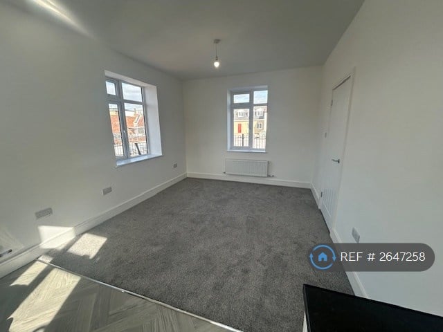 2 bedroom flat in Coates Road, Gosport, PO12 (2 bed) (#2647258)