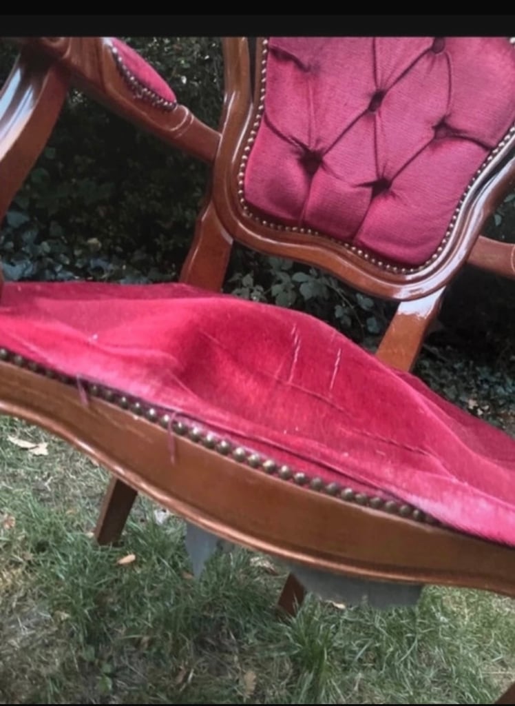 Fast moving sale! Gorgeous antique elegant wilde Louis XV style Antique Chair burgundy