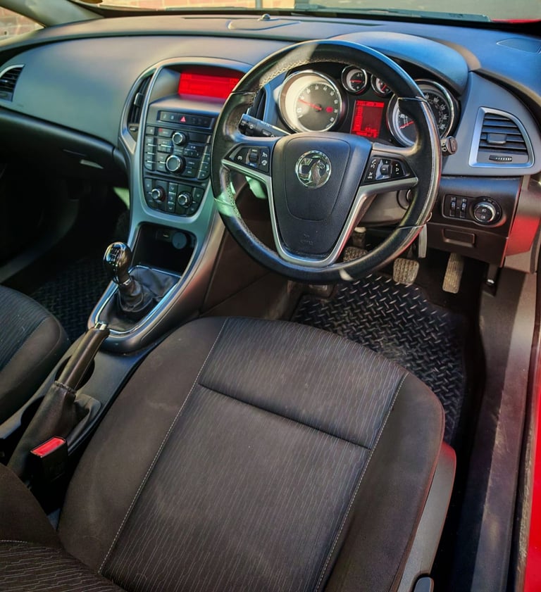 Vauxhall, ASTRA GTC, Hatchback, 2014, Manual, 1364 (cc), 3 doors