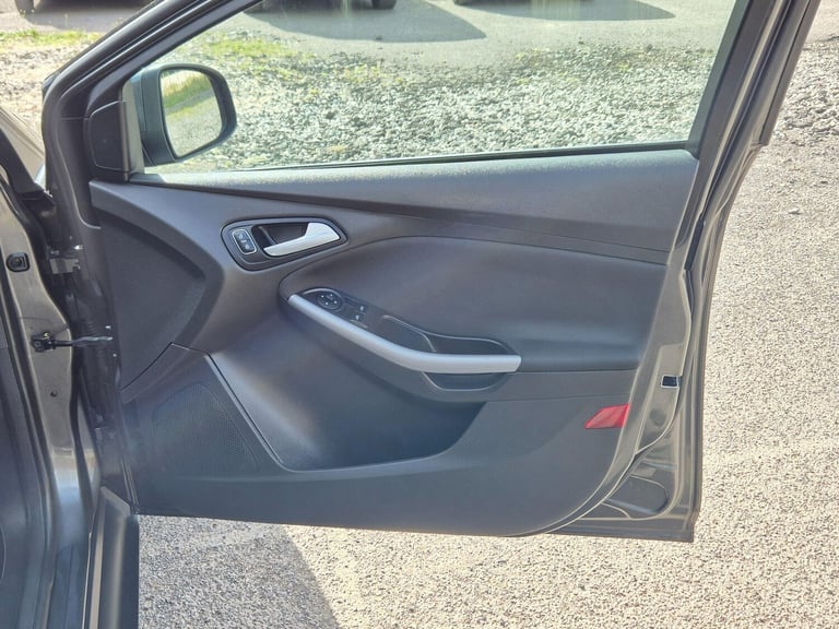 2015 Ford Focus 1.6 Zetec Powershift Euro 6 5dr HATCHBACK Petrol Automatic
