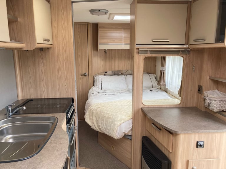 Fixed Bed Caravan Coachman Festival 560/4