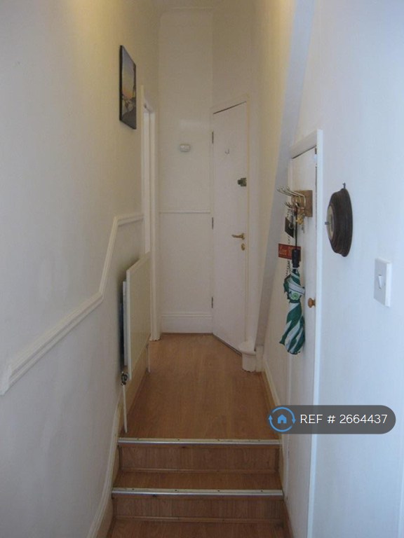 1 bedroom flat in Downton Avenue, London, SW2 (1 bed) (#2664437)