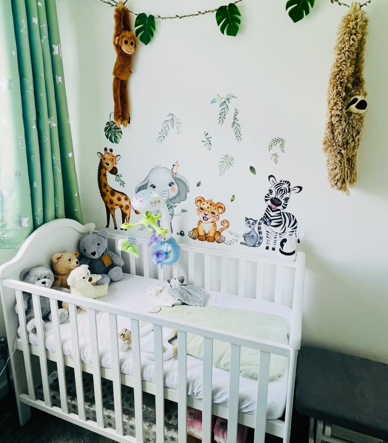 Baby Cot / Babies Cot / Babies Bed with 3 heights baby to toddler 