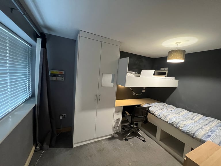 M9 Blackley Wallbrook Drive Spare room to rent 