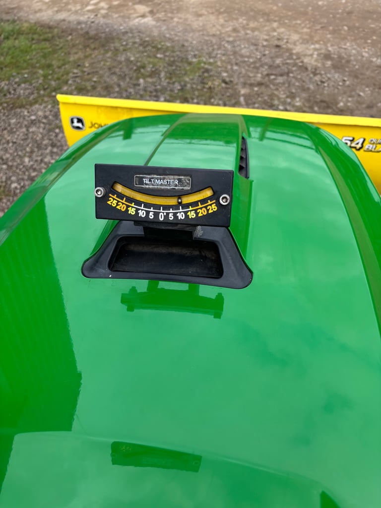 X758 John Deere ride on mower