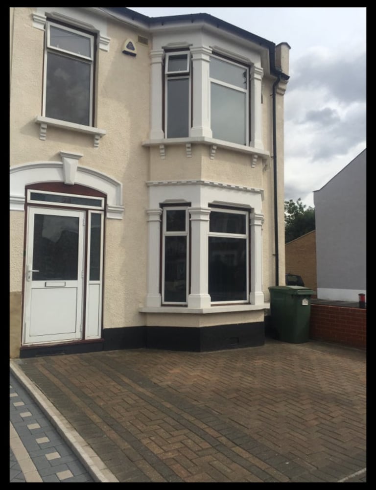 Large Double Room With Great City Links!