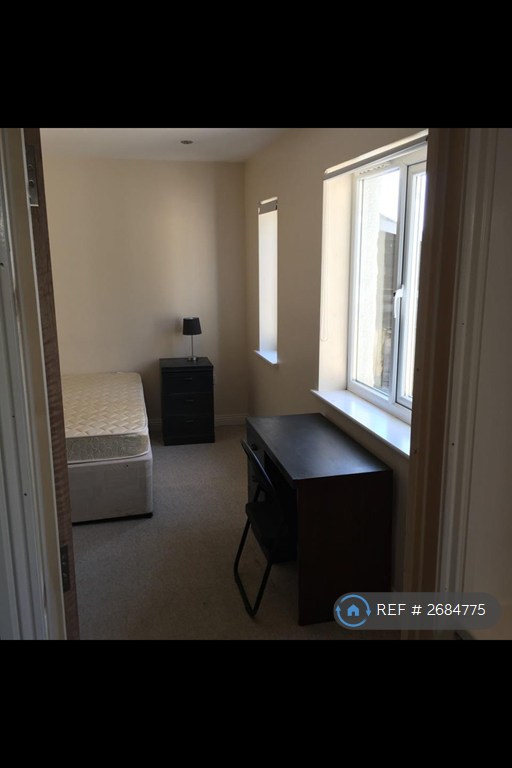 6 bedroom house in Penarth Road, Falmouth, TR11 (6 bed) (#2684775)