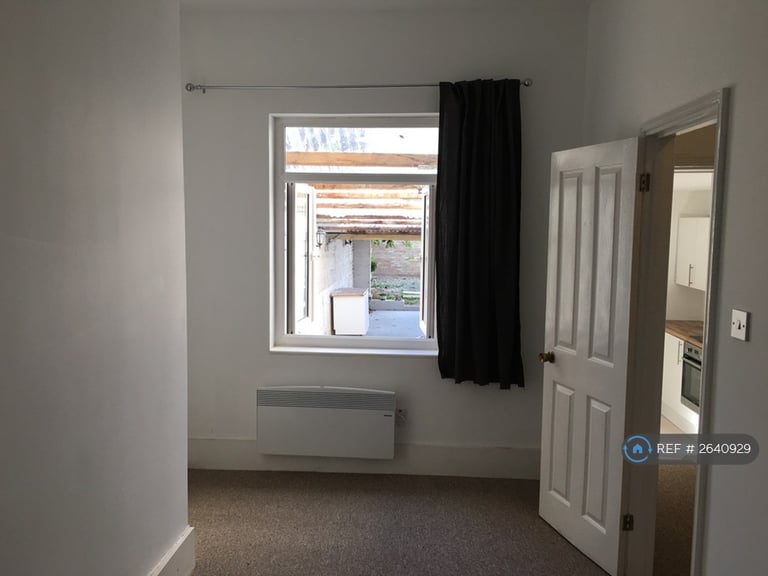 2 bedroom flat in Station Road, Portslade, BN41 (2 bed) (#2640929)