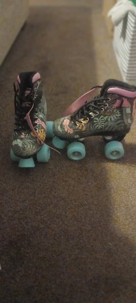 Girls roller skates