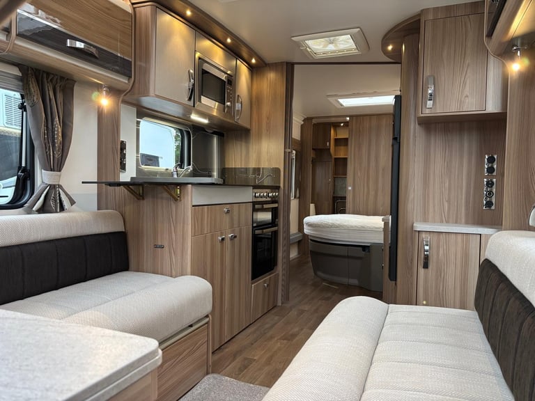 2016 SWIFT CONQUEROR 645, ISLAND BED, TALL FRIDGE, ALDE, SOLAR