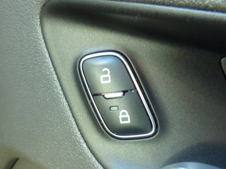 FORD TOURNEO CUSTOM 2.0 Tourneo Custom Titanium Bus M1 320 L2 2.0L EcoBlue