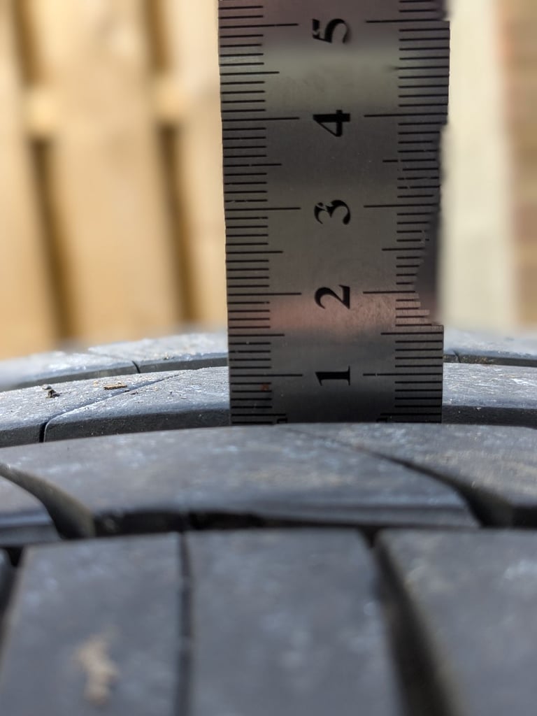 4 X 215/50 ZR17 95W XL Kumho Ecsta HS52 TYRES *A* WET (used but nearly new): £150 (RRP £320 Approx)