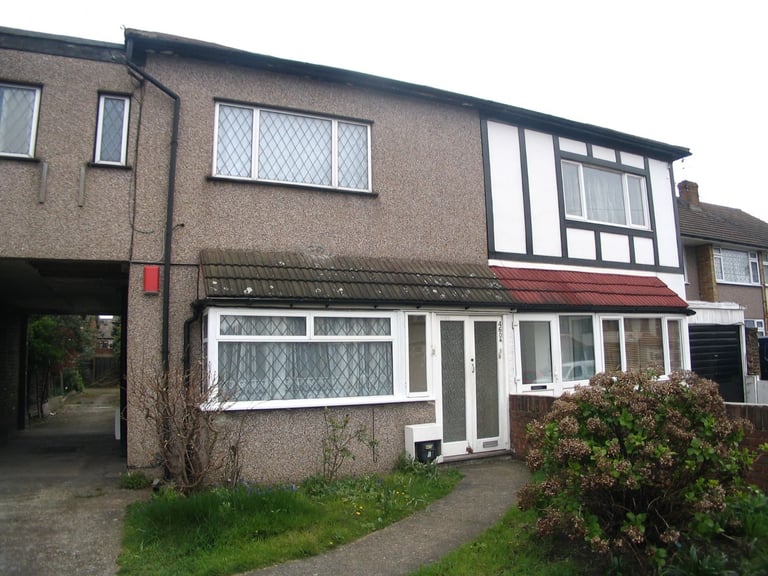 image for Spacious two bedroom flat with a garden in Chadwell Heath