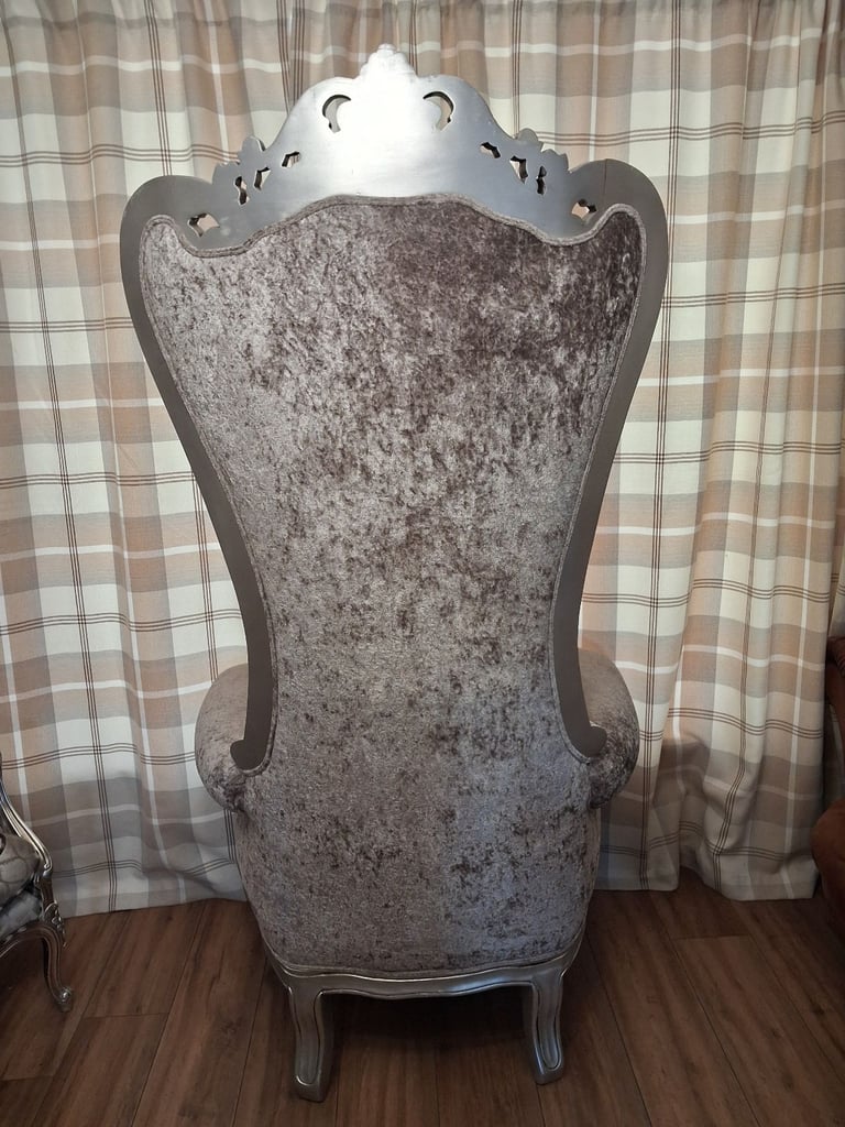 Large throne style chair 
