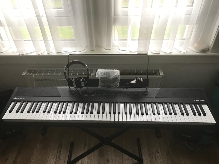 Alesis Concert 88-Key Semi Weighted Digital Piano Full Set up