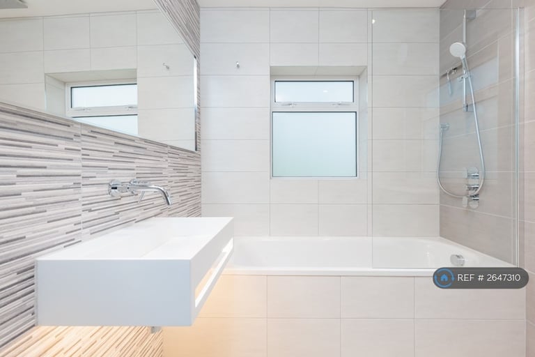 3 bedroom house in Mayfield Road, London, E17 (3 bed) (#2647310)