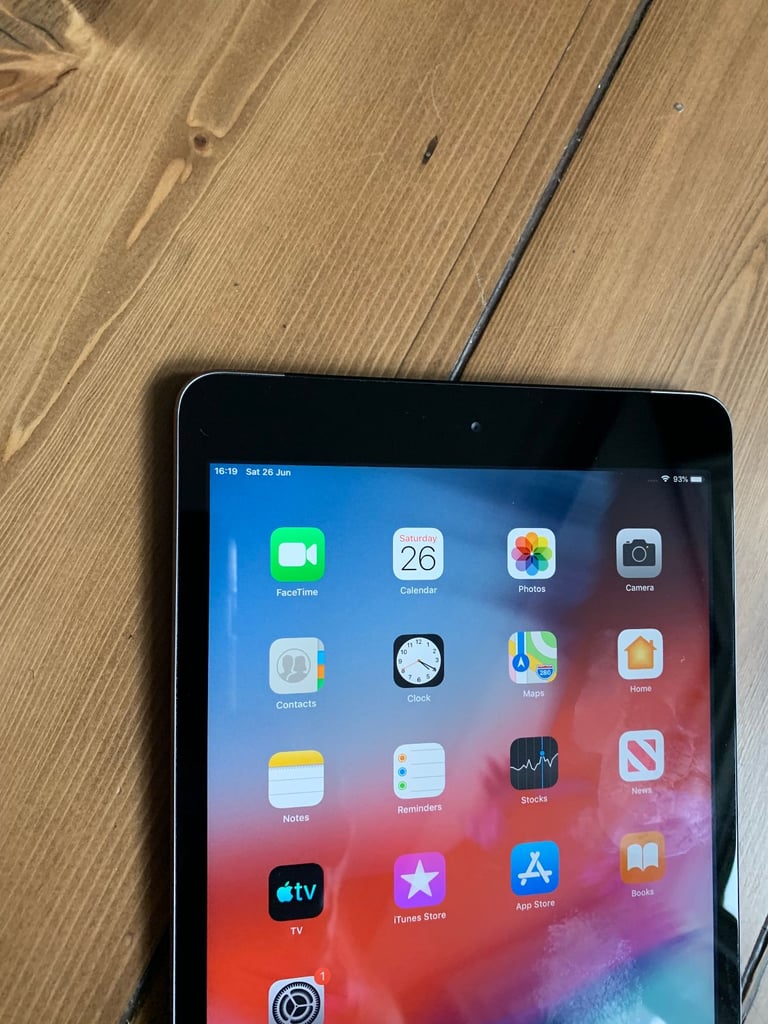 APPLE IPAD MINI 2 32GB WIFI CELLULAR IOS12 - FREE charger - great condition can deliver