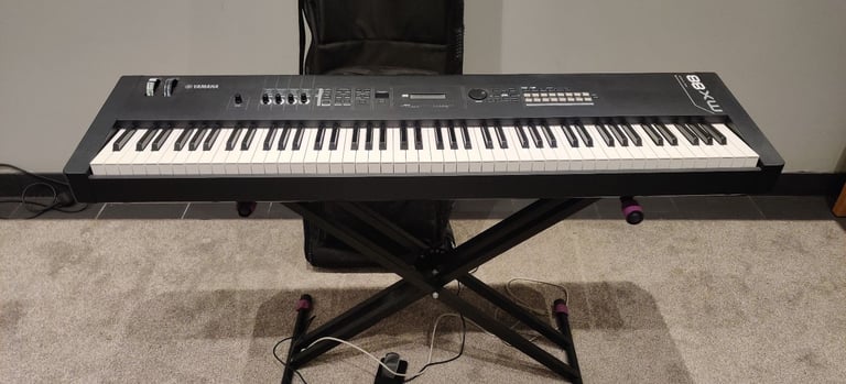 Yamaha MX88 Synthesizer