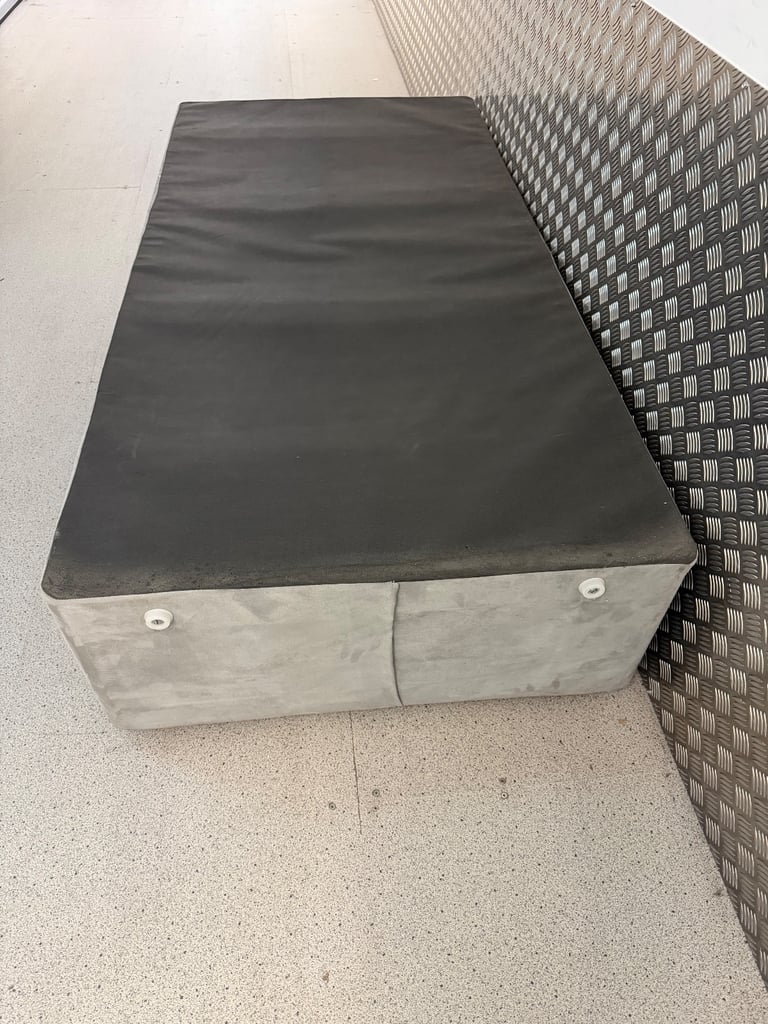 SINGLE DIVAN BED. Free delivery!!!